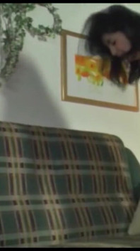 Doğal büyük memeli orta yaşlı seksi kadın amcık ağzında büyük yarakla sikişiyor