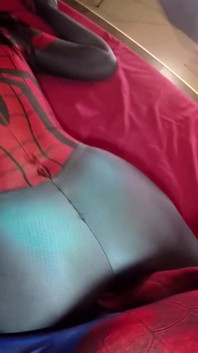Natacha Guapa est un creampie zentai