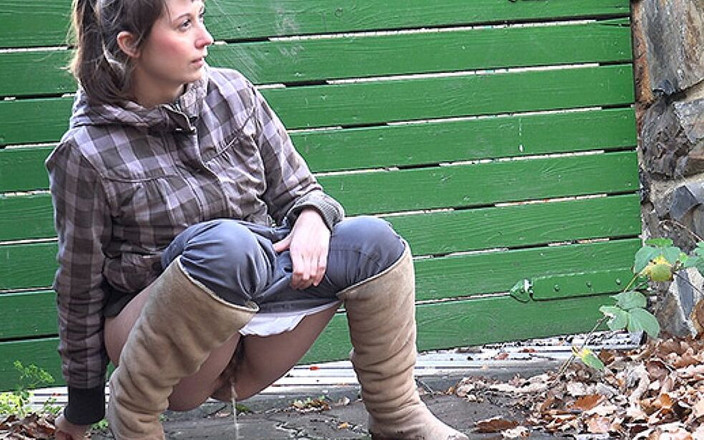 Puffy Network: Plaid by Got2Pee di mana awek datang ke kencing