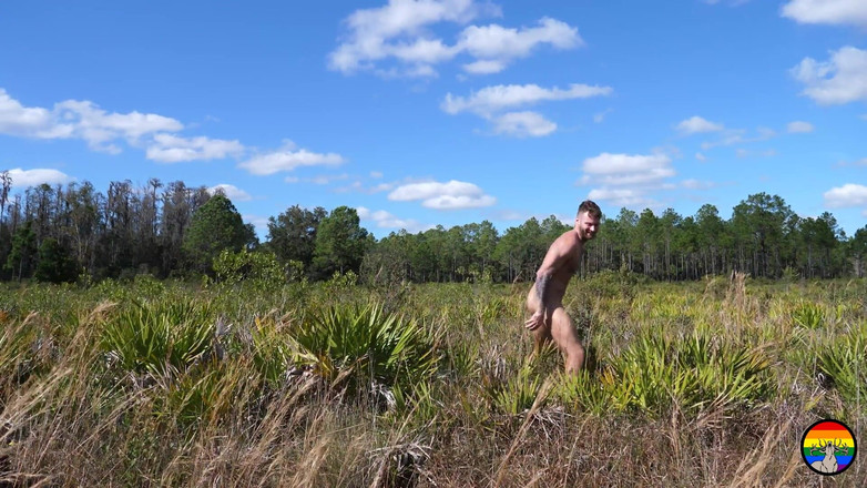 HomoStag: Muslce si cowok-cowok lagi asik piknik sambil bugil di luar...