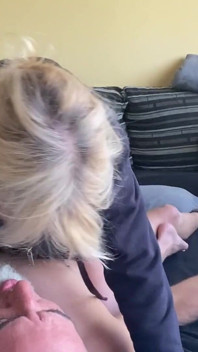 İspanyol orta yaşlı seksi kadın sabah sikişiyor