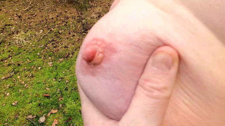 Bouncy Tits Action: Get Naked and Walk Over It