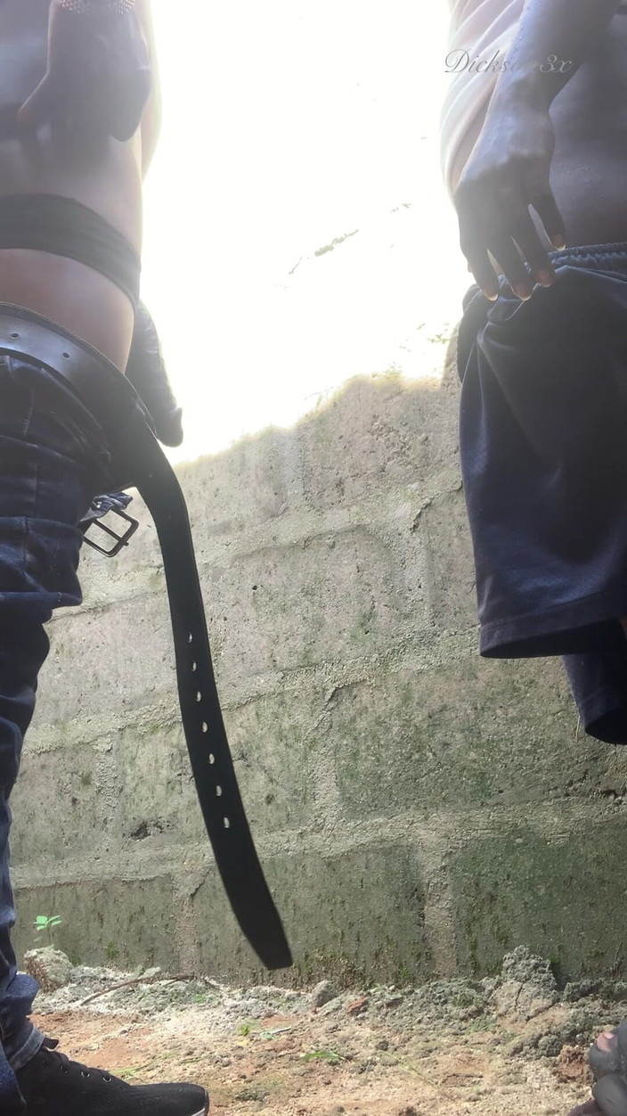 Dickass3x: Rompiendo ese culo gordo en un edificio no compatible mientras...