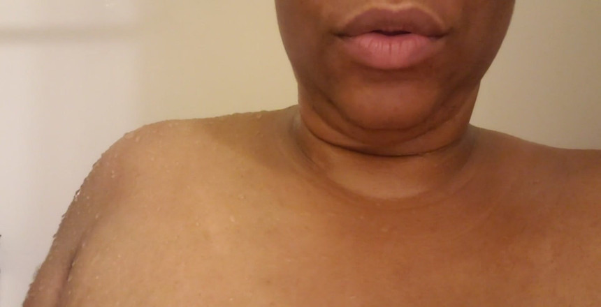 Josie4yourpleasure: Ahoj, připravena na nějaká prsa?