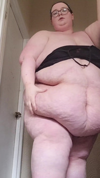 SSBBW STRIP TEASE and twirl