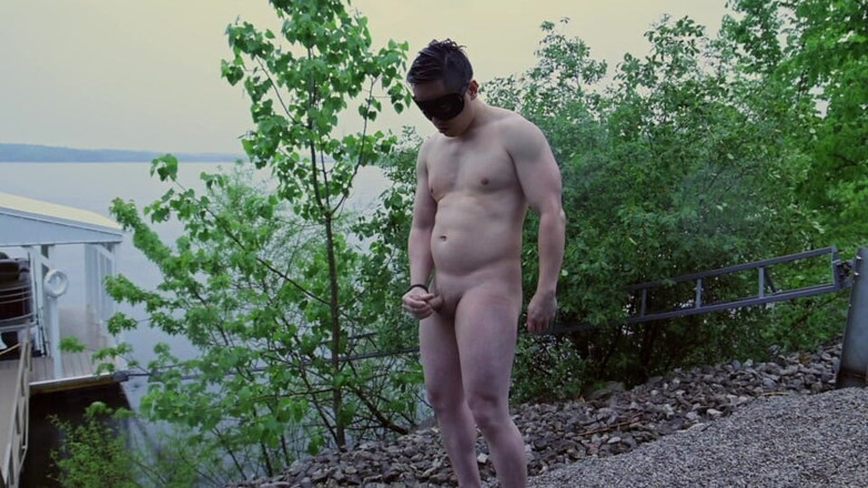 barenakedboy: Rainy Dockside giải phóng cơ bắp, ham muốn, và niềm...