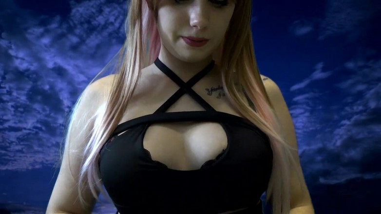 Goddess Misha Goldy: Sembahlah toketku!