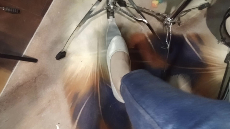 PoliticalDial46: I Relax I My Drums Set
