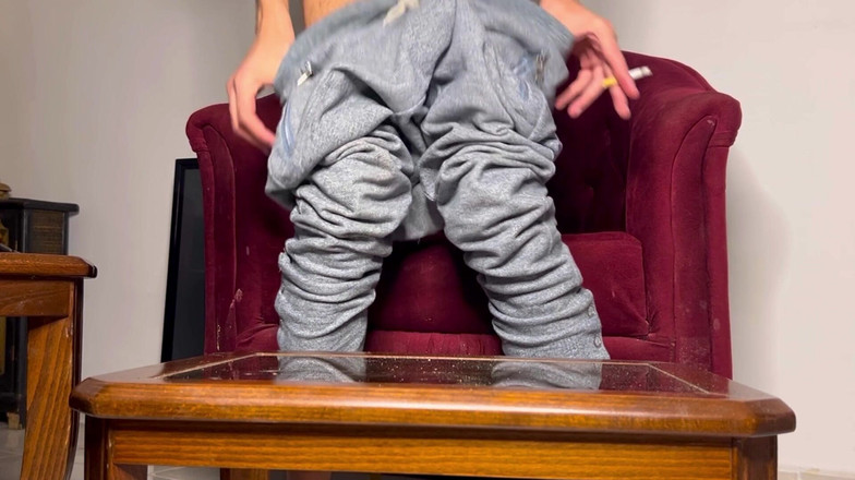 ARAB HUNG TWINK: タバコを吸いながら、フットボールの試合で汗だくの足を崇拝する