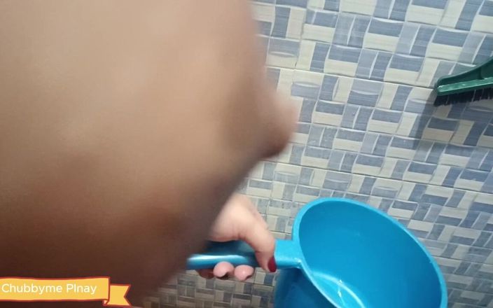 Chubbyme Pinay: She's so Hot That She Washes Her Pussy First so...