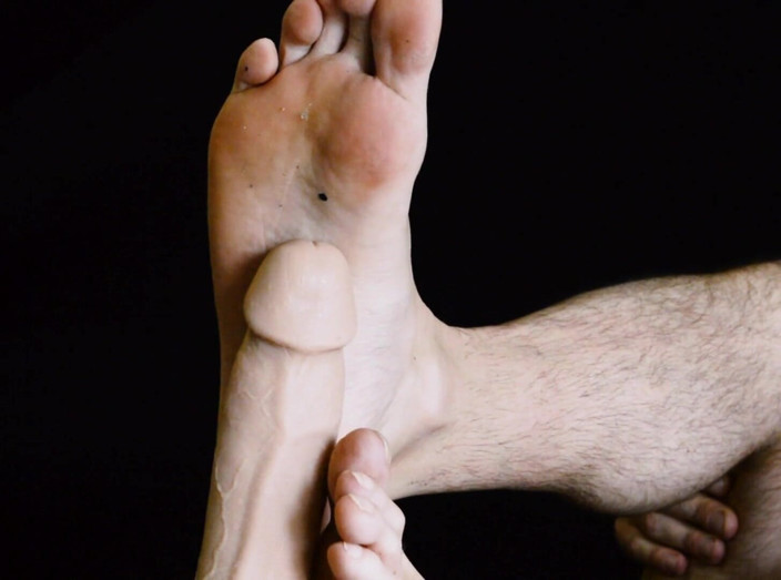 Cam Crest: Hot Foot Job with Dirty Talk