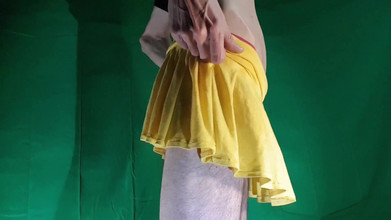 HeIsSooThin: Falda Amarilla Con Shorts Amarillos. Versión Gratis.