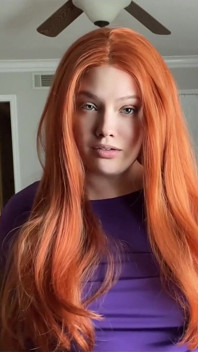 Daphne трахает свою хорошенькую киску для тебя