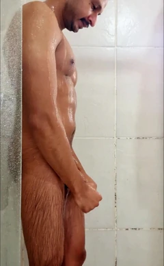 Superdotato per la prima volta in anni, ma non mi è sentita male quindi ecco un video mattutino nella doccia, sono extra coccola