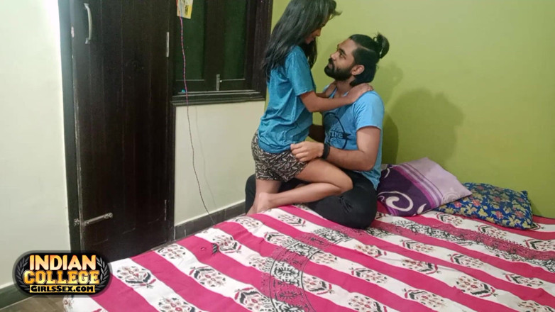 Hindi-Sex: Соковита 18-річна худа подруга дезі відтрахана індійським чуваком