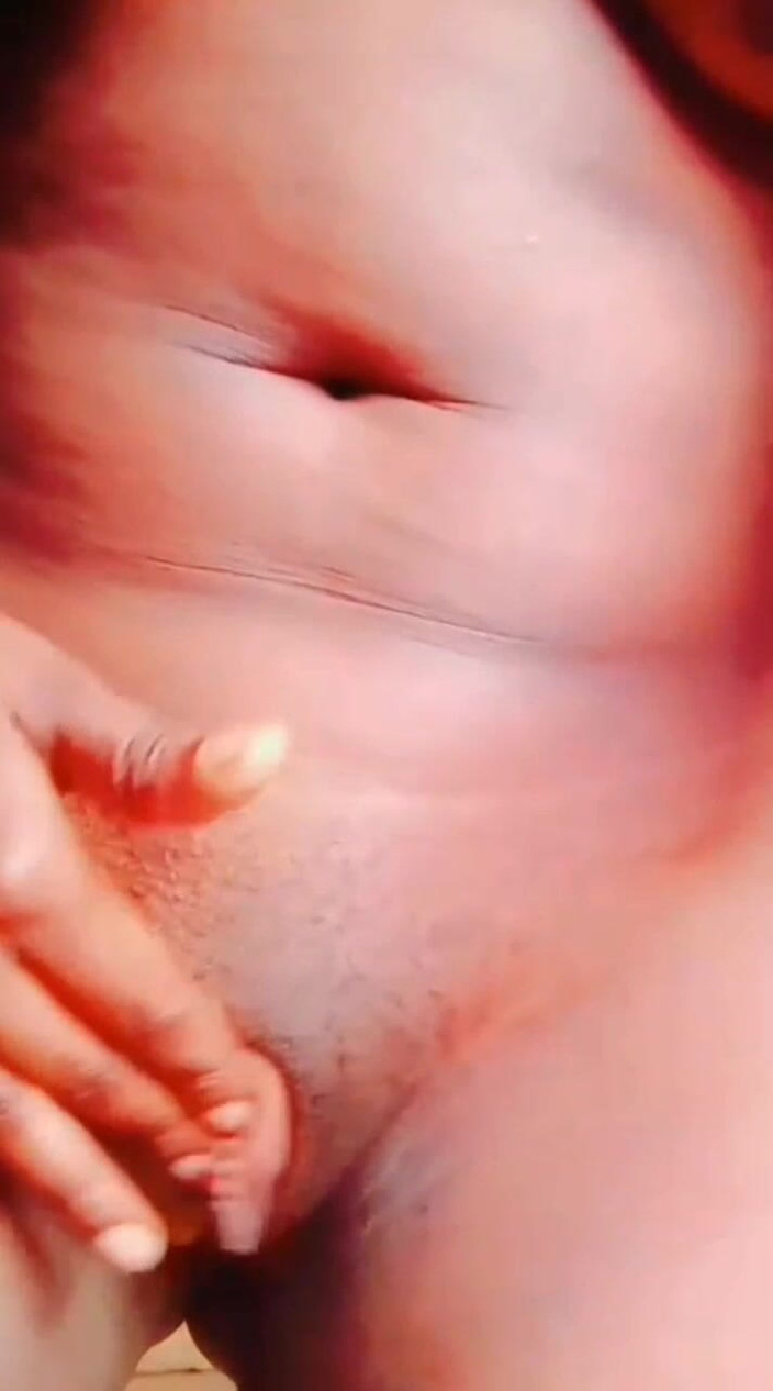 Me and my new slut: Çok büyük klitoris sürtük bana mastürbasyon yaparken videosunu gönderiyor, çok azgın
