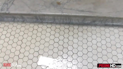 Pissing HD: saahsi eshiyaee Annie Cruz ki peshaab se bauchhaar