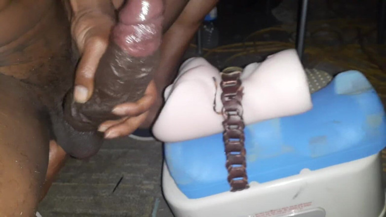 Batbunz: Crot sperma banyak banget dari mesin memek tembus pandang