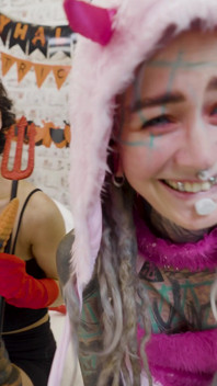 Meisjes hebben Halloween anaal plezier in de hel - Anuskatzz en Stacy Bloom