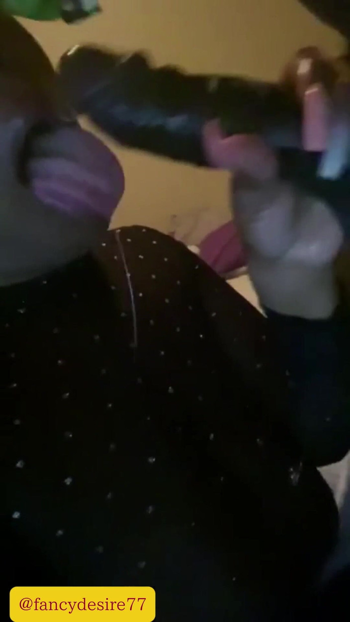 The quickie spot: मेरे सौतेले पापा हमारे साथ चले गए और देर रात हमने थोड़ी मस्ती की