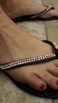 Leccami il culo e ingoia i miei piedi sexy dolce ragazza