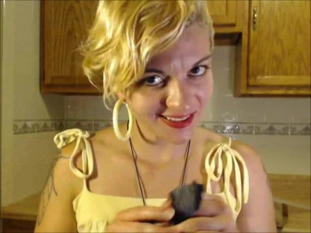 Selfgags classic: ロザリンは彼女の摩耗したパンティの配達を受け取ります!*巨大なテープギャグ*