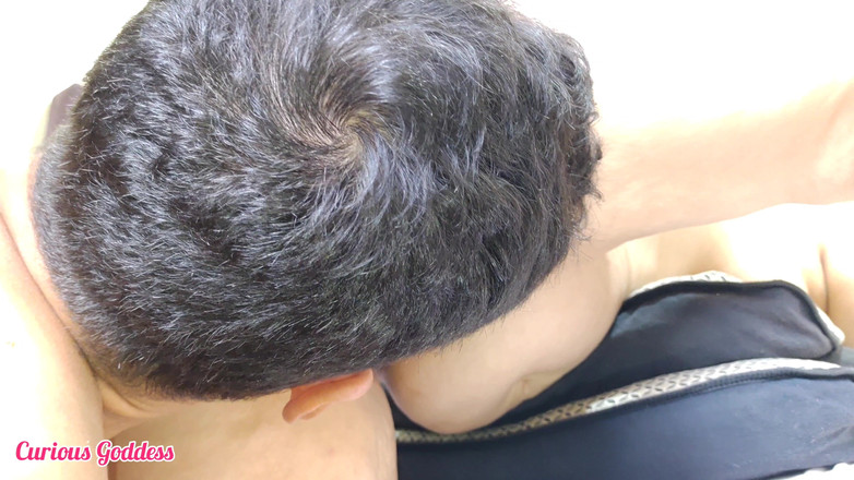 Adrian And Curious: Nyfiken gudinna - blond milf stor röv små bröst kyssa hårig...