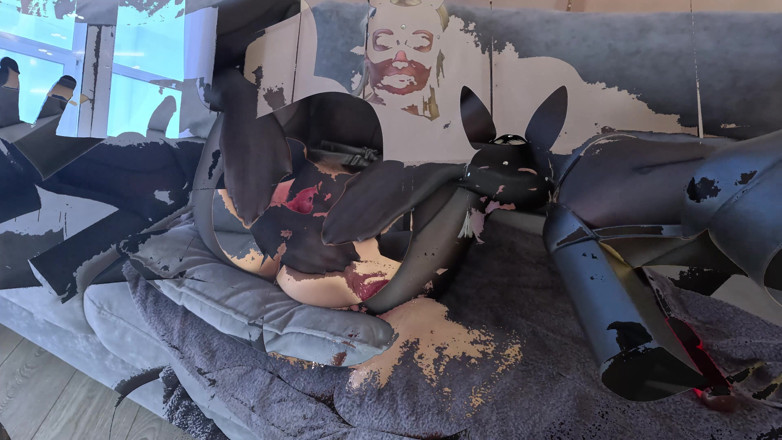 XxxCWSxxx: Îmi încălzește pizda cu mâinile cu mănuși