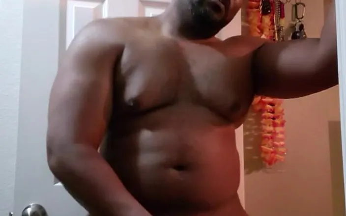 MrGoudreauXXX: Black bear is so horny...