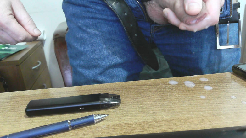 Jordance: いいローマのチンコで、オフィスでオナニーしてたくさんイく