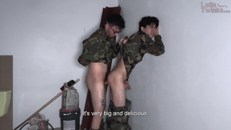 Latin Twinks: Twinks tentera: Kapten bijak melakukannya lagi: Rahsia Andrik keluar