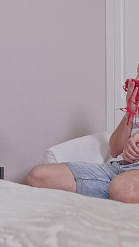 Judysxxx - milf tettona mishel sorprende il vicino a rubare le mutandine