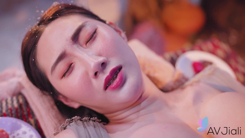 AV Jiali: 자지를 필요로 하는 쉬고 있는 미녀 Li Er