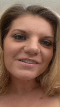 Kayla Quinn's grote perfecte tieten voor een grote pik!