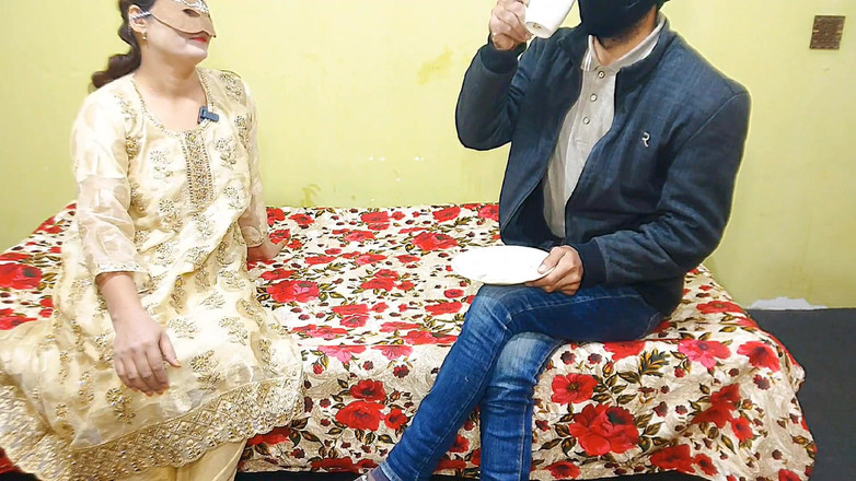 Pakistani CoupleX: Pakistani MILF Fucked Hard by Husband's Friend
