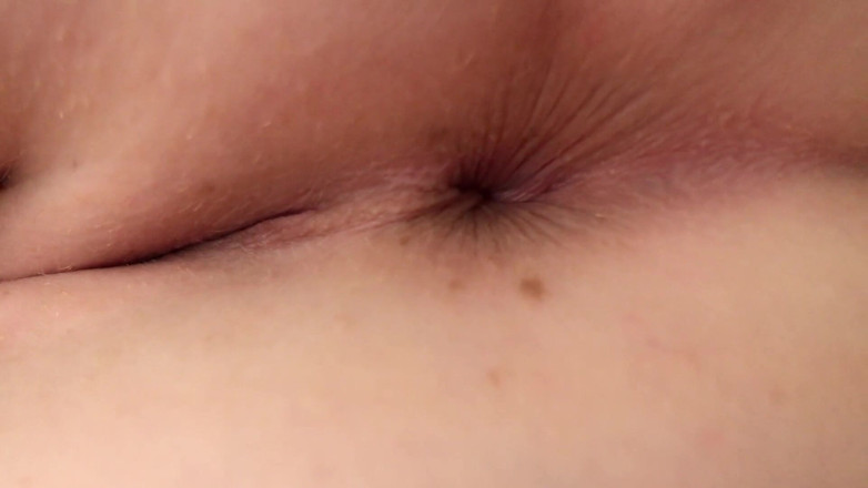 AmyHi: Closeup Anal Plug Training and Squirting Orgasm