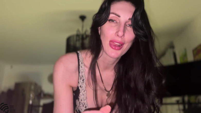 LizaVirgin: Hot milf ottiene l'orgasmo