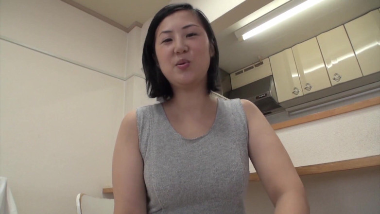 Japan Lust: Chlupatá kundička japonské MILF tvrdě ošukaná a pak ochutná creampie