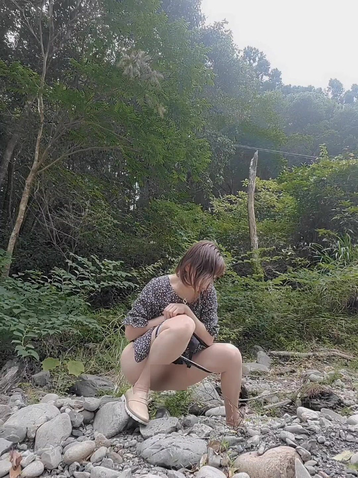 Mayumi Kanzaki: Открытое воздействие и мочеиспускание на улице