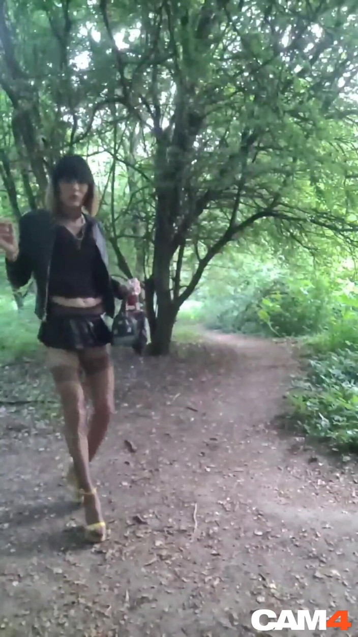 VaneSsa BiTCHx: Hora fantasi. Cam4 i Brunoy Forest Cumslut letar efter offentliga...