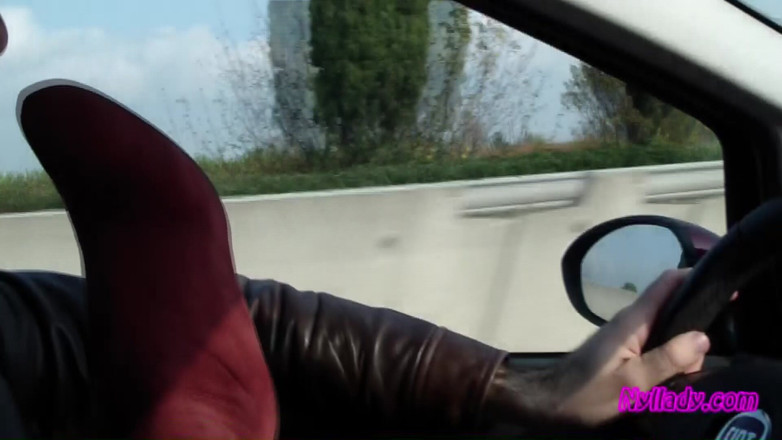 Nyllady: Dans la voiture, je joue avec mon mari