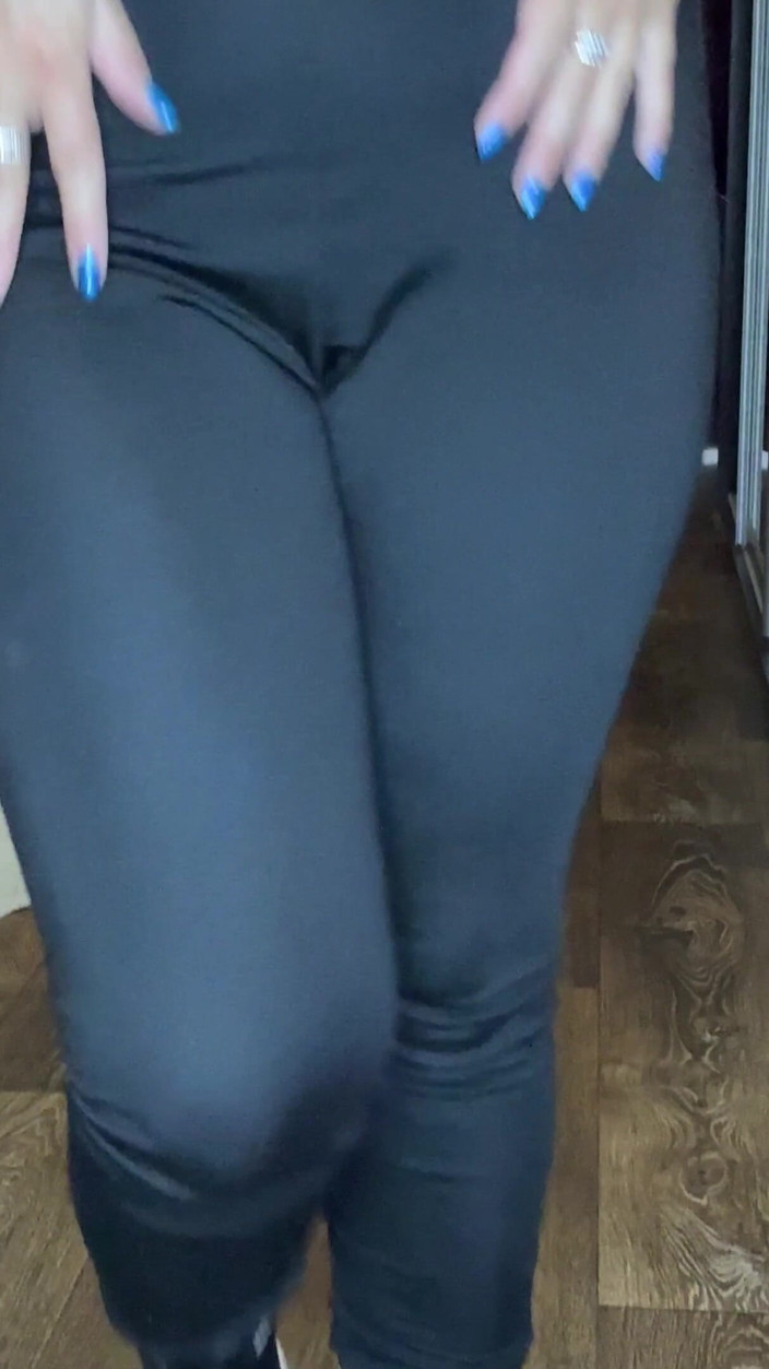 LarisaCum: Beautiful Figure in Black Leggings XXX