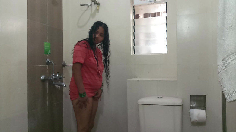 Telugu Couple: Kakak ipar india yang sange lagi asik fingering memeknya sampai...