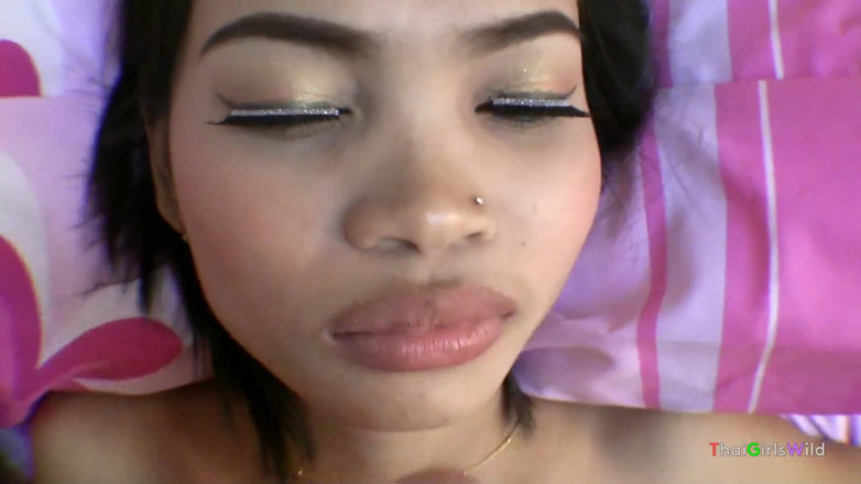 Thai Girls Wild: Wajah gadis cantik thailand dicrot sperma hangat