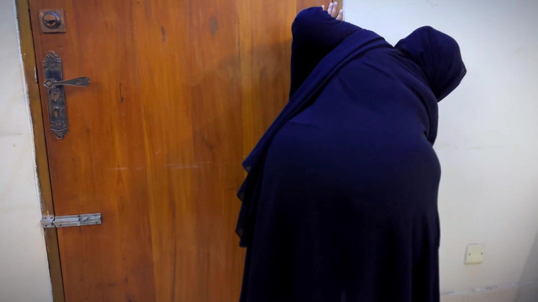 Aria Mia: Madrastra marroquí caliente usa un sujetador hijab Abaya y una...