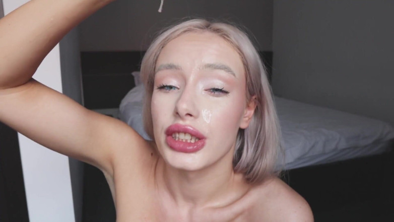 AnnaReyBlonde: Šukám do krku a plive na obličej. Vyhoní se ke...