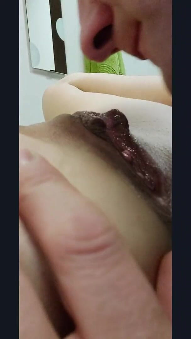 Wet Pussy Fuck: Lízání mokré kapající kundičky zblízka s Mega orgasmem