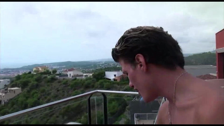 Orgsex: Dva mechanisté a děvka v šukajícím thresome