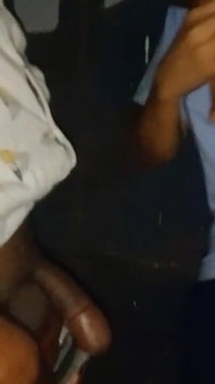 Menjolok, bercium di sebalik trak dengan Divya - Siri blowjob