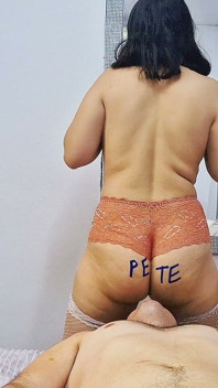 Sentado no seu rosto um pouco mais forte